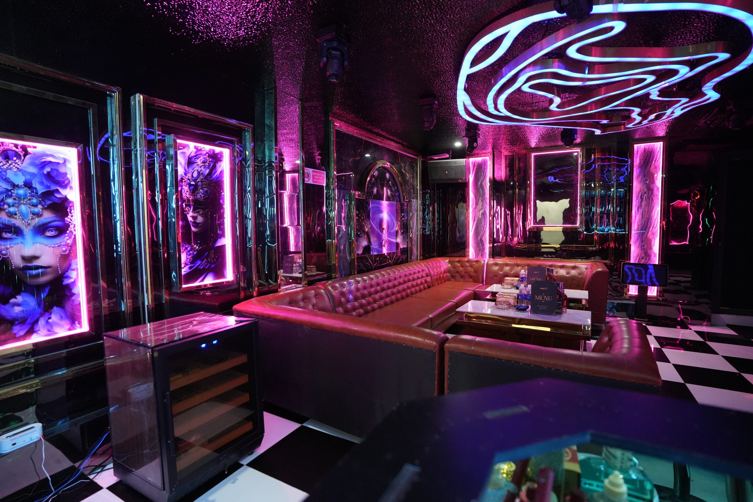 Pool & karaoke tại Hawaii Massage